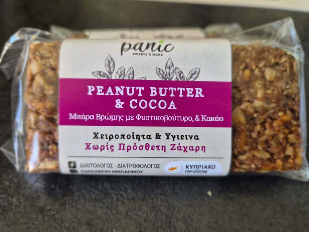 Peanut butter and cocoa snack bar