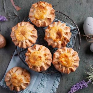 Λυχνάρακια Κρήτης με μυζήθρα και μέλι - Παραδοσιακά γλυκά Panic Sweets